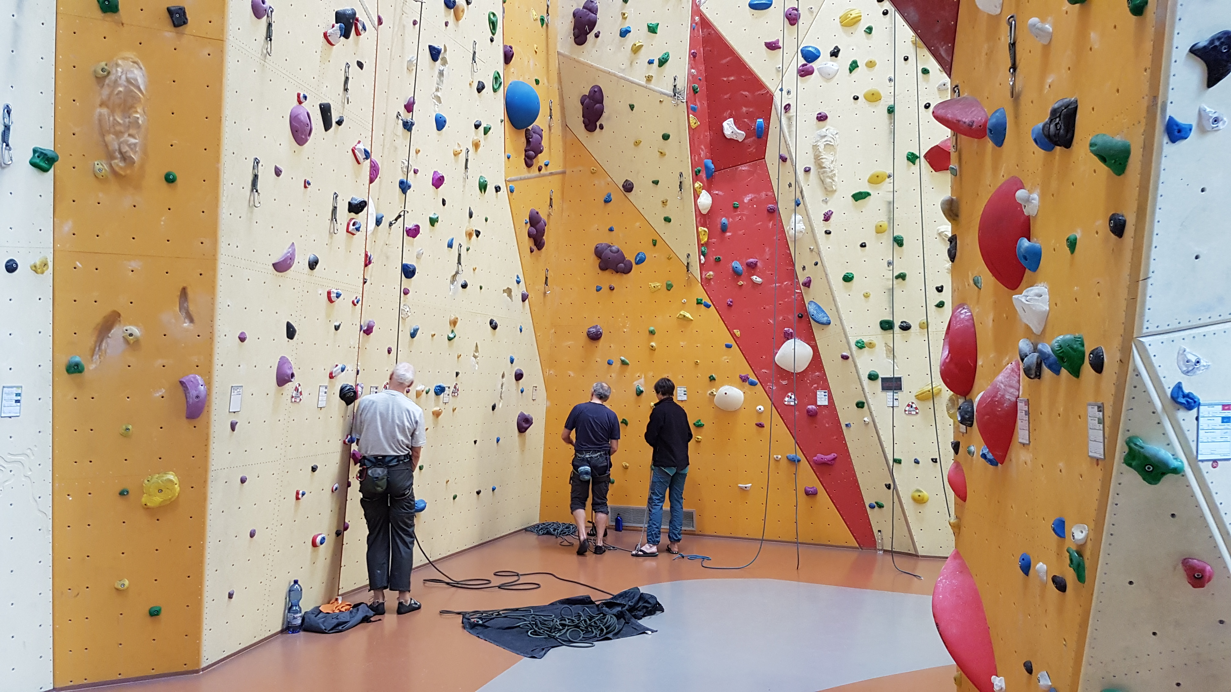 Jeden Dienstag trefft ihr uns ab 10 Uhr in der Kletterhalle in der Döhrnstraße