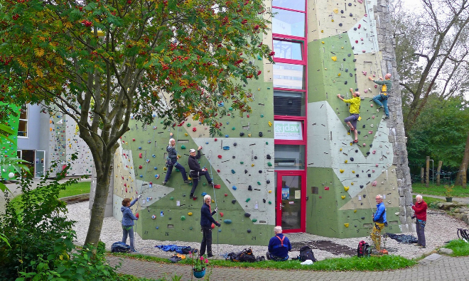 Jeden Dienstag trefft ihr uns ab 10 Uhr in der Kletterhalle in der Döhrnstraße